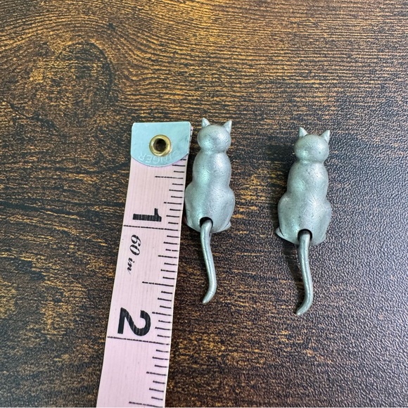 JJ Jonette Pewter Cat Earrings with Articulated Tail Post Back Vintage 80’s - Picture 4 of 8